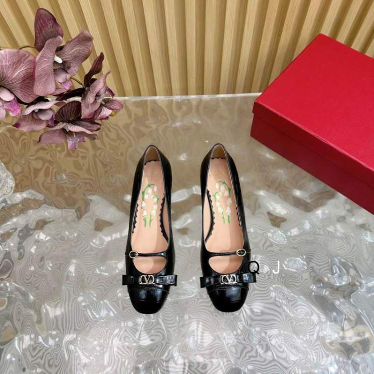Picture of Valentino Shoes _SKUValentinosz35-40J100320307